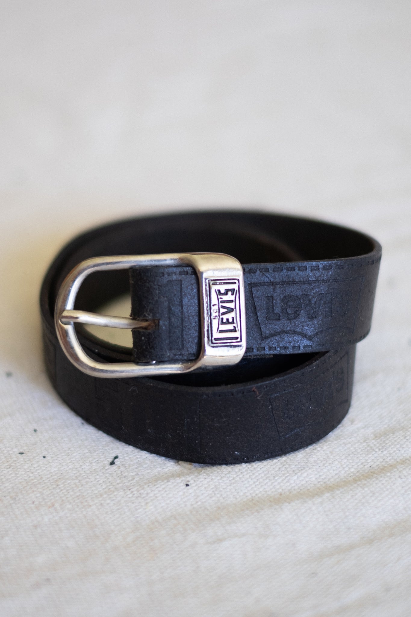 Vintage Levi's 501 Black Leather Belt (30" - 39")